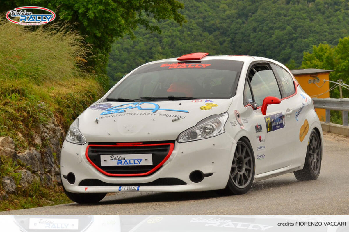 Tre 208 R2 puntano alla vetta del Dolomiti - 