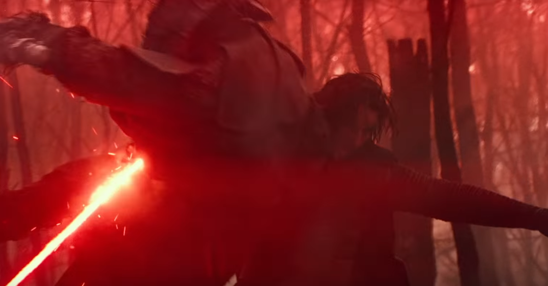 Kylo Ren atterra un nemico nel trailer