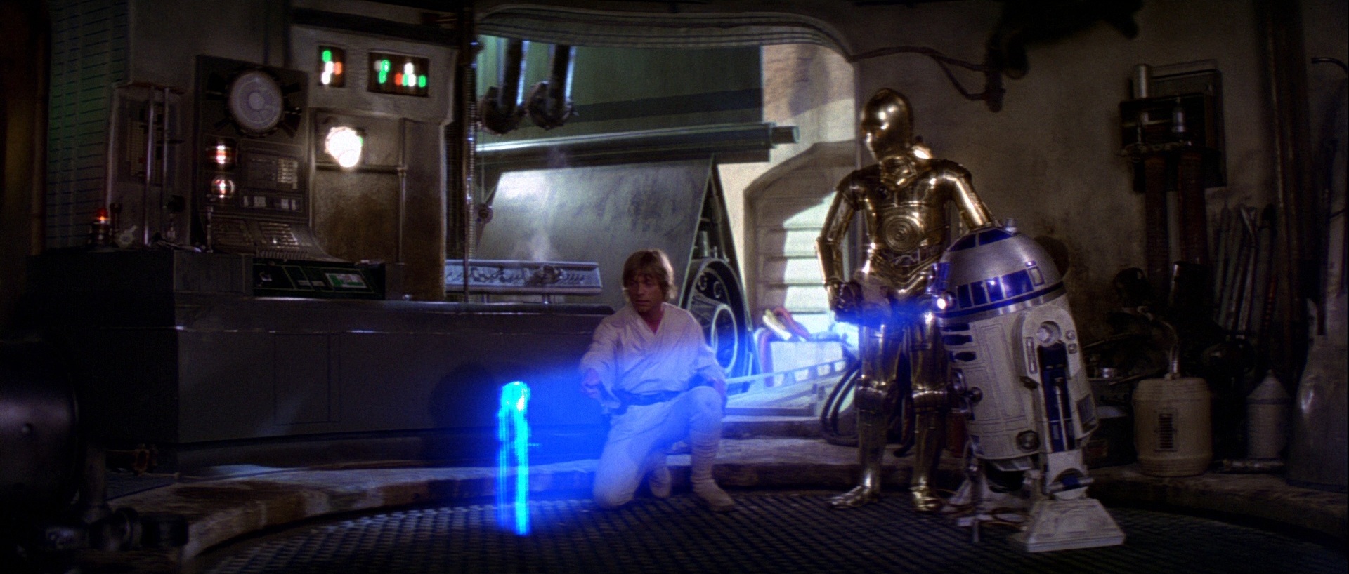 R2D2 trasmette il messaggio di Leia a Obi Wan in Episodio IV.Fonte: Cineparade.eklablog