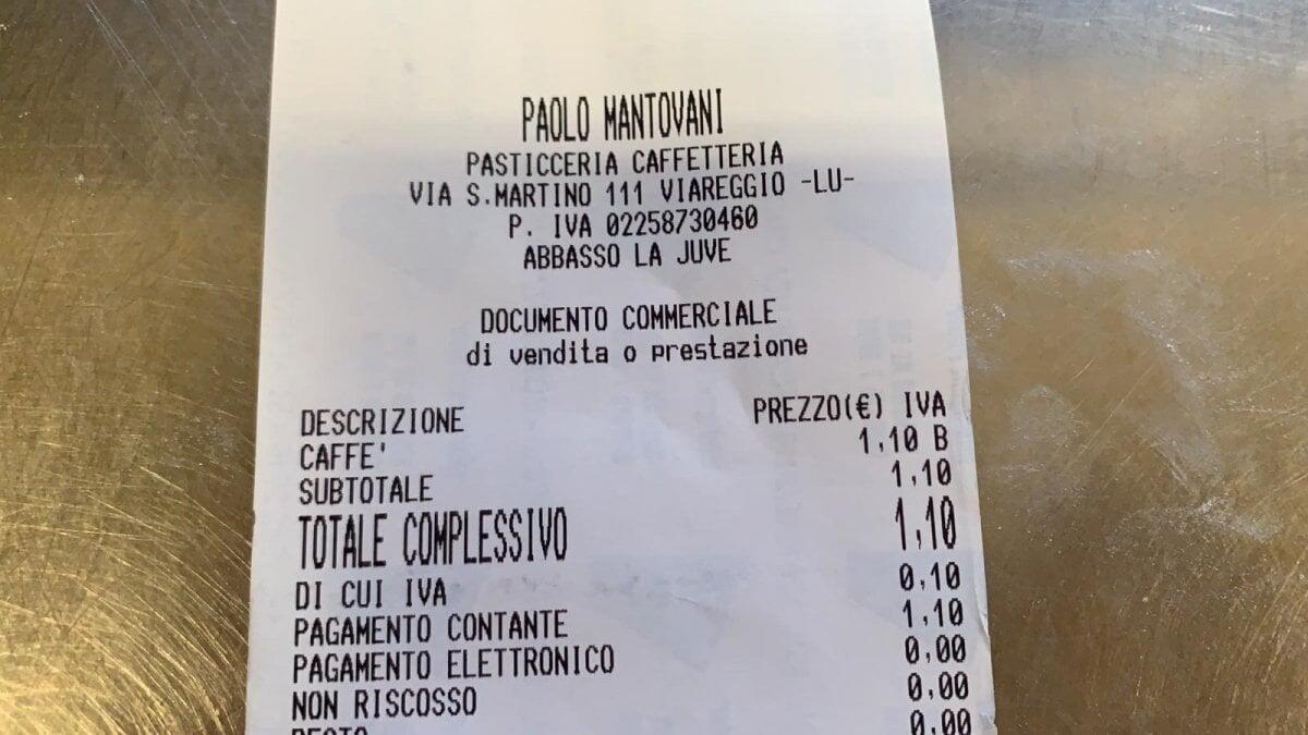 Viareggio, "Abbasso la Juve" sullo scontrino ma il barista spiega: "Scherzo tra amici" - 