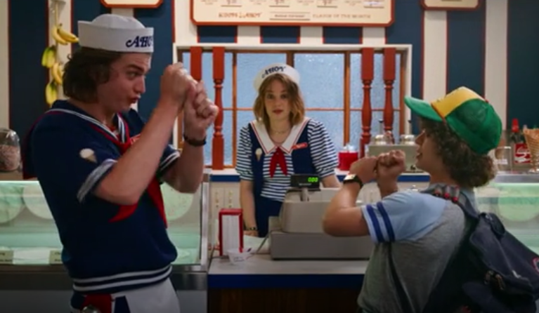 L'epico saluto di Steve e Dustin