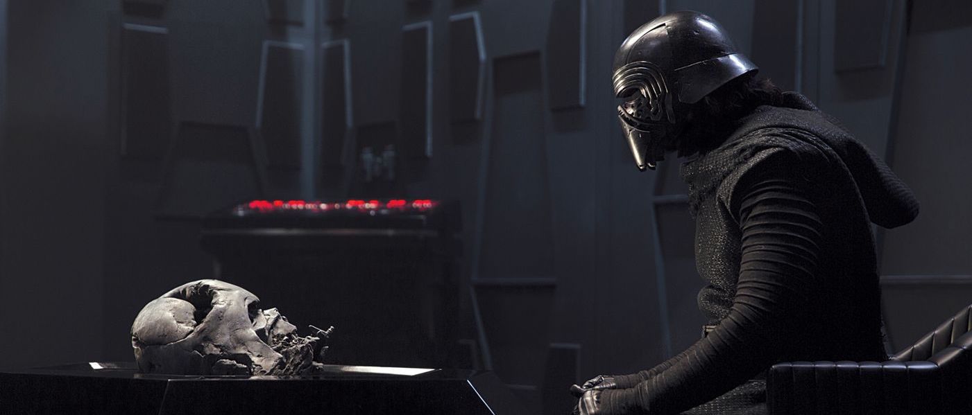Kylo Ren e la maschera di Darth Vader.Da: film