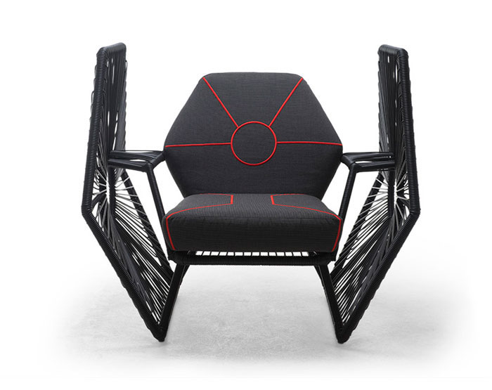 La sedia a forma di TIE Fighter.Crediti: Kenneth Cobonpue