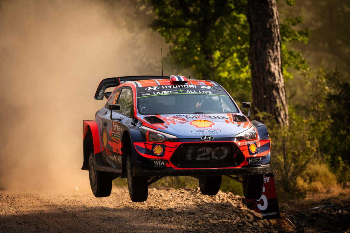 WRC, Andreas Mikkelsen scatta al Rally di Turchia - 