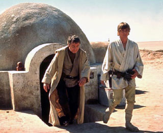 La fattoria dei Lars, gli zii di Luke Skywalker.