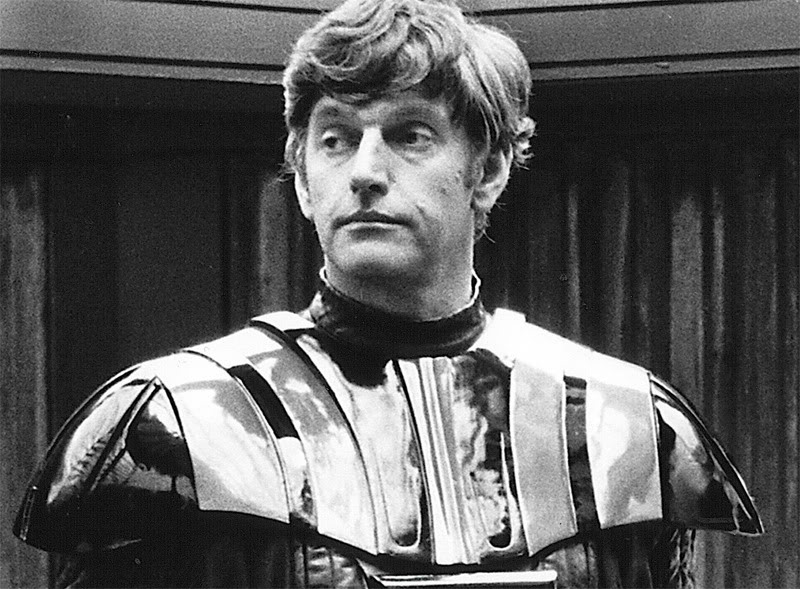 David Prowse indossa il costume di Darth Vader.Da: Pinterest