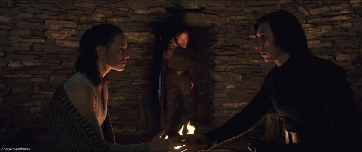 Episodio IX parlerà della relazione tra Rey e Kylo Ren? Daisy Ridley risponde - Rey, Kylo Ren e Luke in Episodio VIII.
Da: tumblr