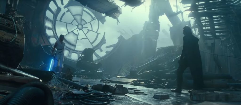 Rey e Kylo Ren nelle rovine della sala del trono dell'Imperatore