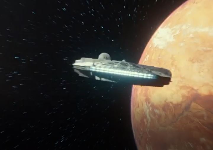 Il Millennium Falcon esce dall'iperspazio