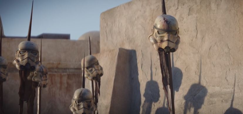 I caschi insanguinati sulle picche