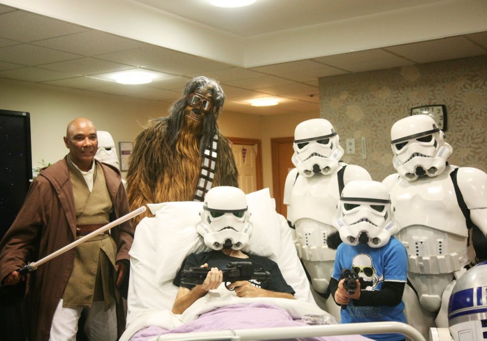 Il fan malato in una bellissima immagine durante l'evento