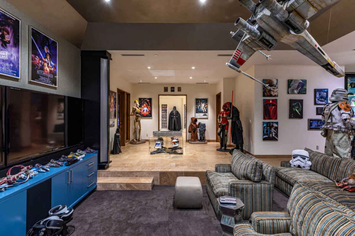 In vendita villa a Los Angeles con un enorme seminterrato a tema Star Wars (foto) - Uno scorcio dello splendido seminterrato della villa