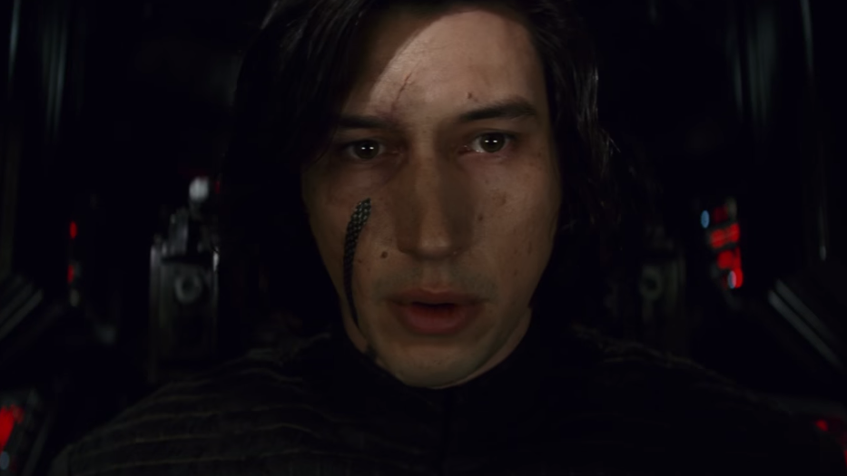 Kylo Ren a bordo del suo TIE silencer mentre attacca la nave Raddus