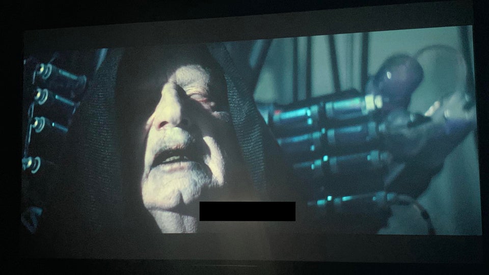 Il corpo morto di Palpatine in Episodio IX.Da: wgtc