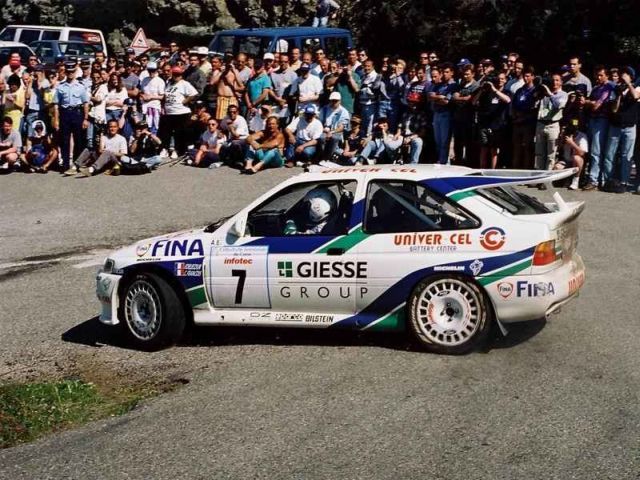 Francois Delecour, in azione sulla Ford Escort Cosworth 1995