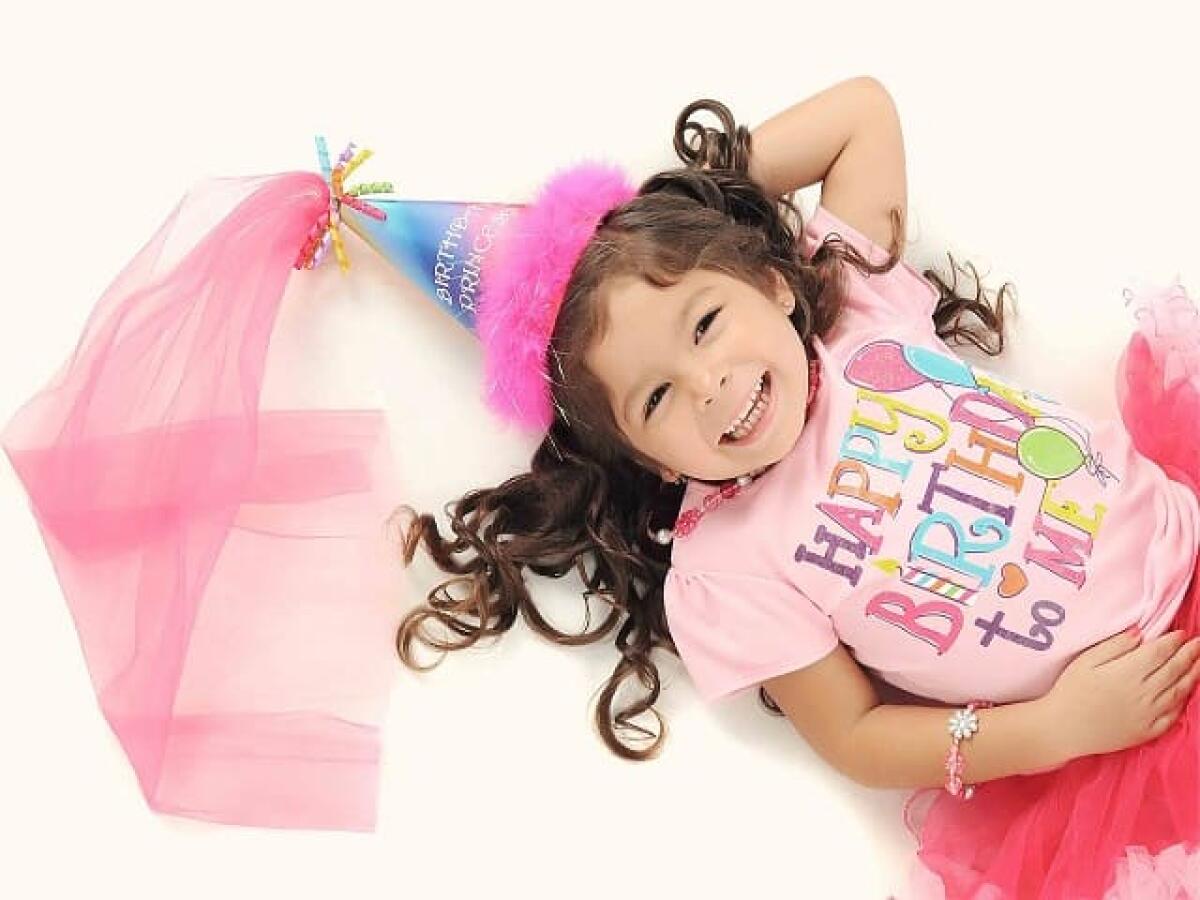 Le frasi di compleanno da dedicare a una figlia: 86 pensieri speciali nel giorno della sua festa - 