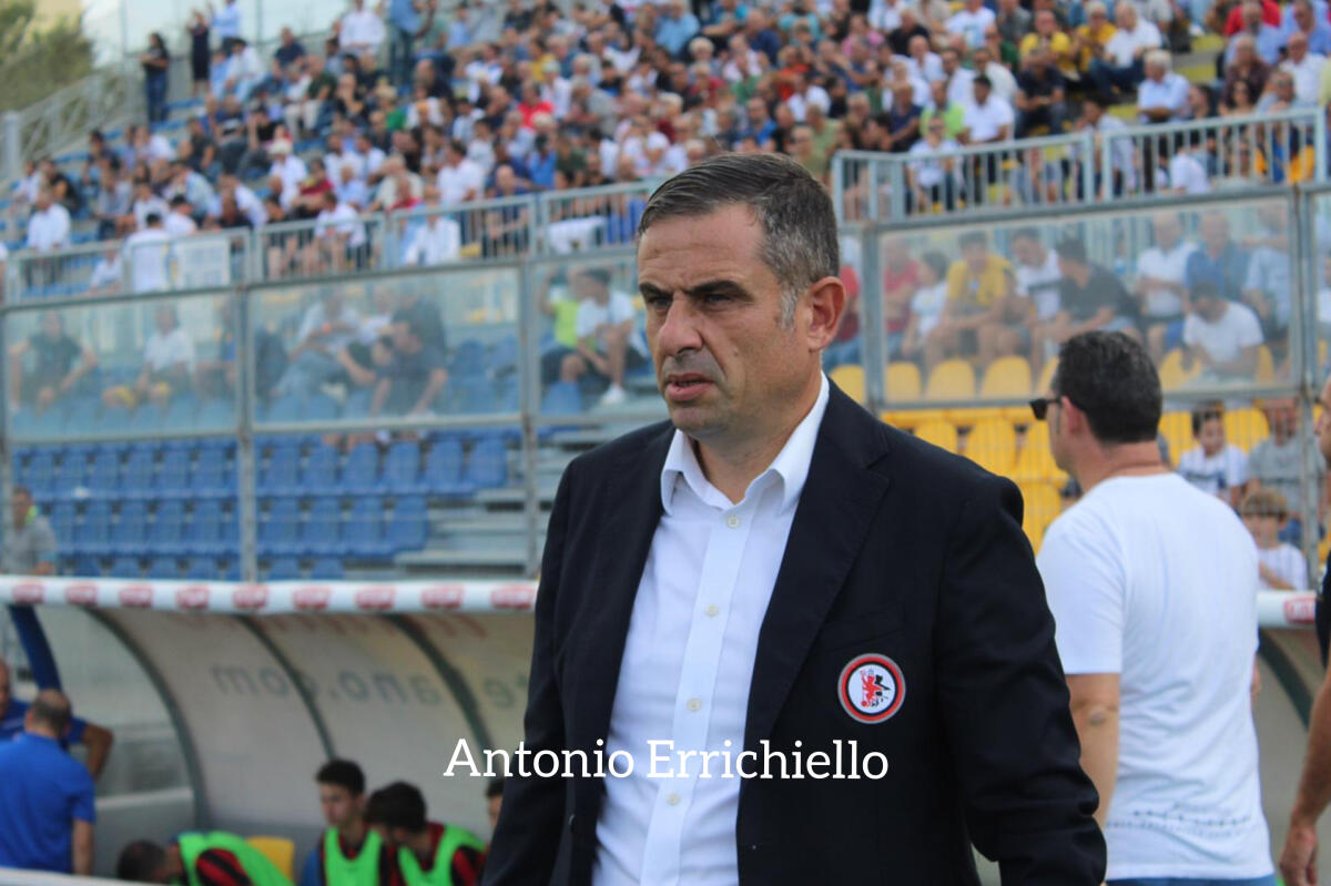 Foggia, l'appello di Ninni Corda: "Restate a casa!" - Il mister dei satanelli Ninni Corda durante Cerignola-Foggia, foto di Antonio Errichiello