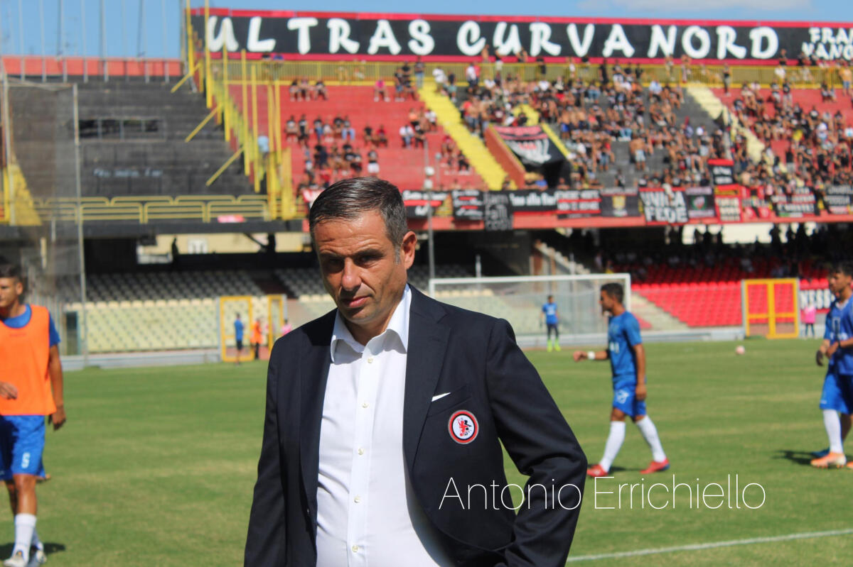 Calcio Foggia, i "compiti a casa" assegnati da Ninni Corda - Ninni Corda prima del calcio d'inizio, foto di Antonio Errichiello