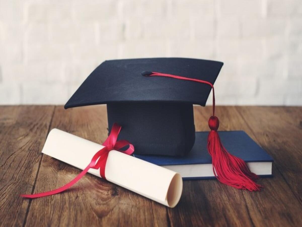 Frasi di auguri per la laurea: 104 idee originali - 