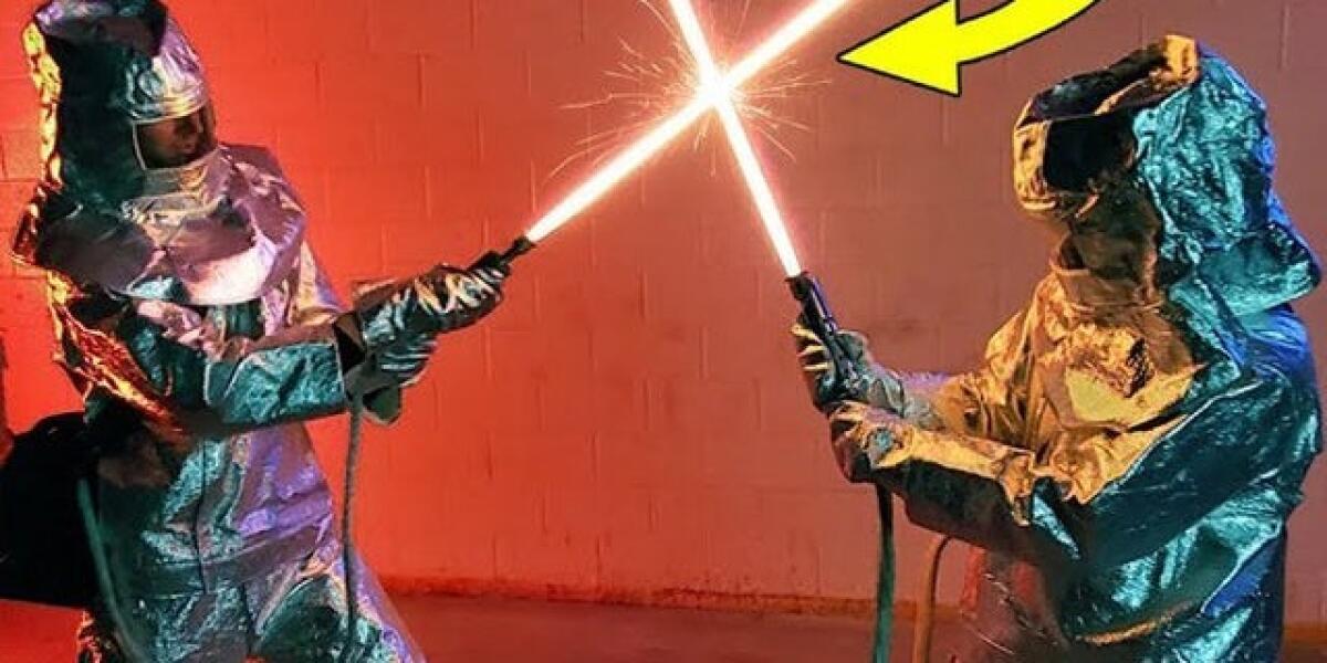 Star Wars: due fan duellano con vere spade laser (video) - Spezzone dell'epico duello.
Da: youtube