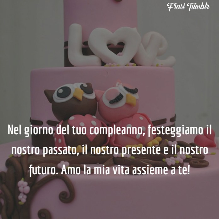 Nel giorno del tuo compleanno, festeggiamo il nostro passato, il nostro presente e il nostro futuro. Amo la mia vita assieme a te!