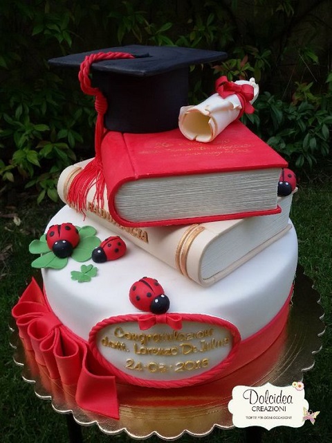 torta laurea immagini