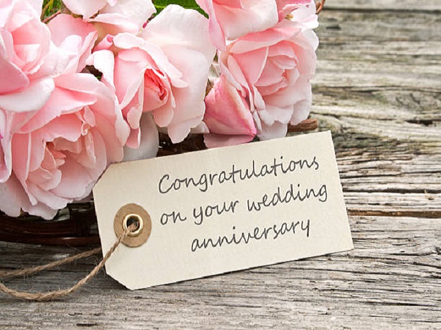 Congratulations on your wedding anniversary (Congratulazioni per il vostro anniversario di matrimonio)