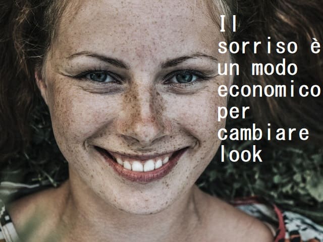 Il sorriso è un modo economico per cambiare look.