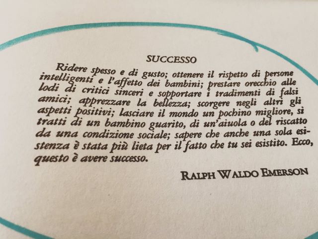 Ridere spesso e di gusto; ottenere il rispetto di persone intelligenti e l'affetto dei bambini; prestare orecchio alle lodi di critici sinceri e sopportare i tradimenti di falsi amici; apprezzare la bellezza; scorgere negli altri gli aspetti positivi. Las