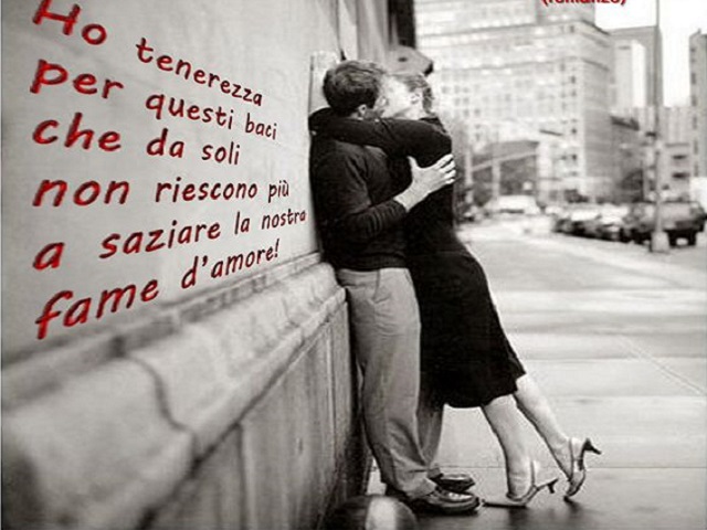 Ho tenerezza per questi baci che da soli non riescono a saziare la nostra fame d'amore!