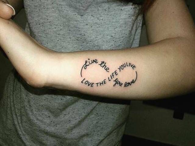 Live the life you love. Love the life you live. (Vivi la vita che ami. Ama la vita che vivi.)