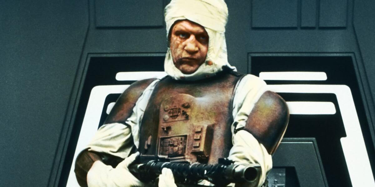 The Rise of Skywalker: lo strano cameo di Dengar che non avete notato - Il cacciatore di taglie Dengar.
Da: SW time