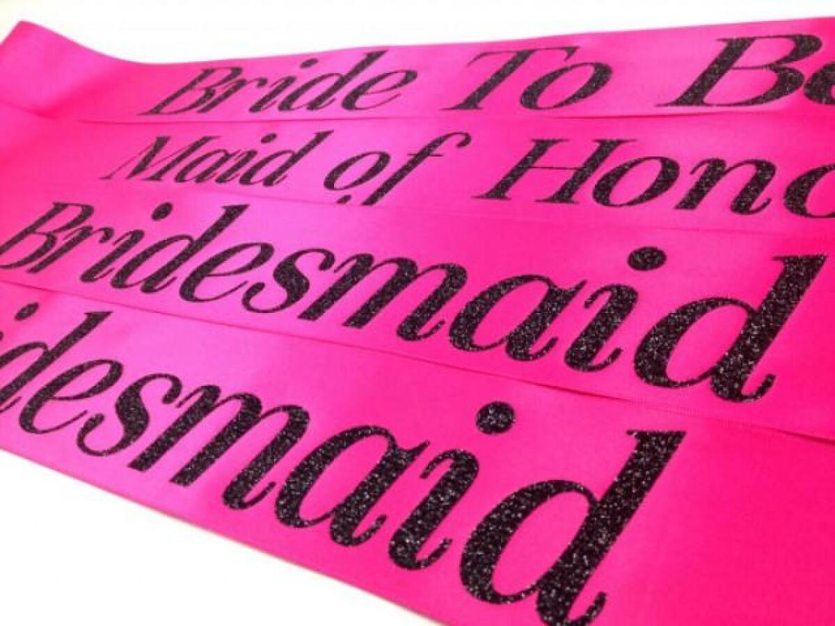 130 Frasi di addio al nubilato, spiritose, augurali, per la torta e con immagini - 