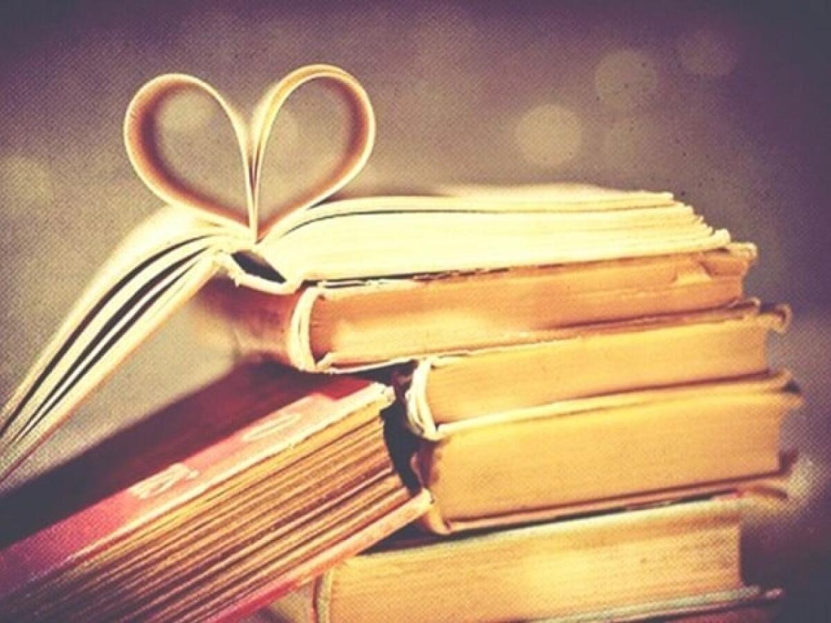 135 Frasi sui libri, famose, d'amore e con immagini - 