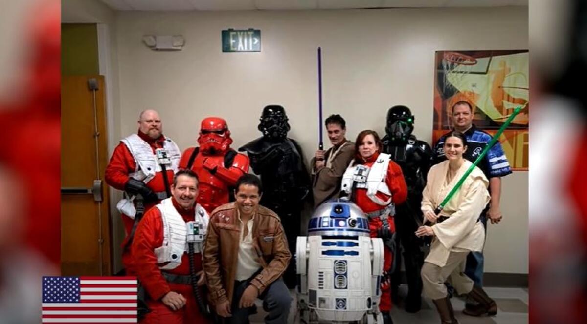 Lucasfilm e Mark Hamill ringraziano medici e infermieri che lottano contro il Coronavirus (video) - Medici e infermieri vestiti da Star Wars