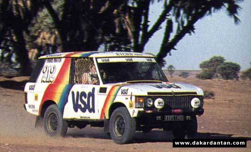 Metge alla guida di un Range Rover V8