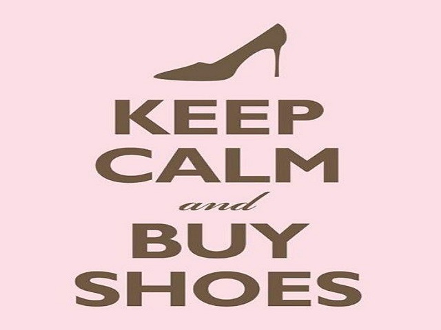 Keep calm and buy shoes. (Rimani calma e compra scarpe.)