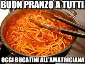 Buon pranzo a tutti!Oggi bucatini all'amatriciana.