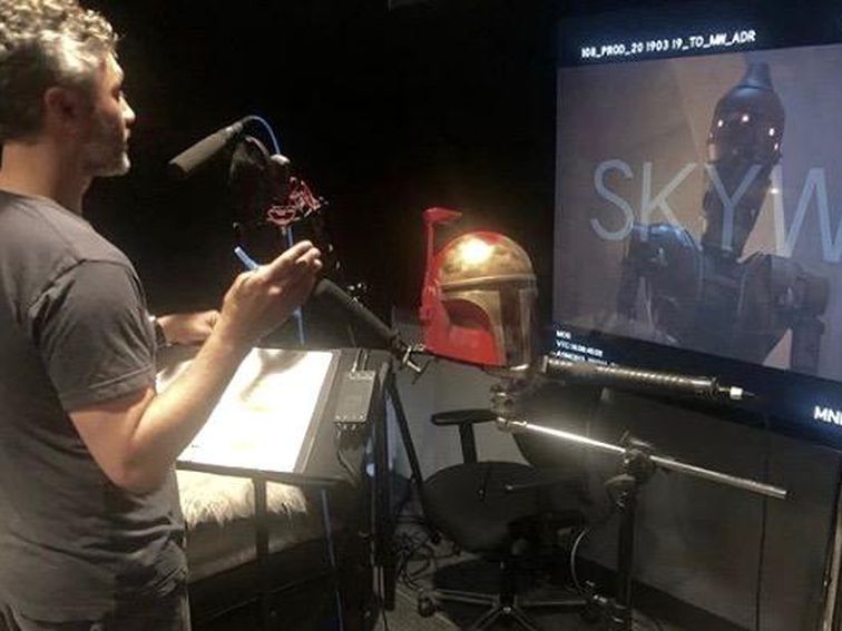 Taika Waititi in sala di doppiaggio di The Mandalorian, in una foto pubblicata da Jon Favreau.Fonte: Cnet