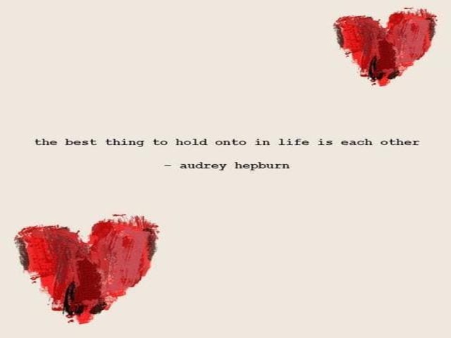 The best thing to hold onto in life is each other.(La cosa migliore a cui aggrapparsi nella vita è l'un l'altro).