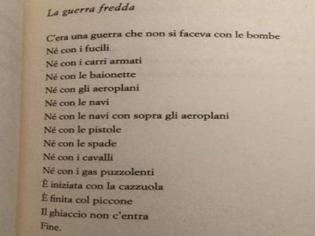 C'era una guerra che non si faceva con le bombe. Né con i fucili, né con i carri armati, né con le baionette, né con gli aeroplani, né con le navi, né con le navi sopra gli aeroplani, né con le pistole, né con le spade, né con i cavalli, né con i gas puzz