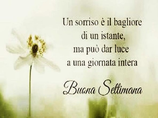 Un sorriso è il bagliore di un istante, ma può dar luce a una giornata intera. Buona settimana