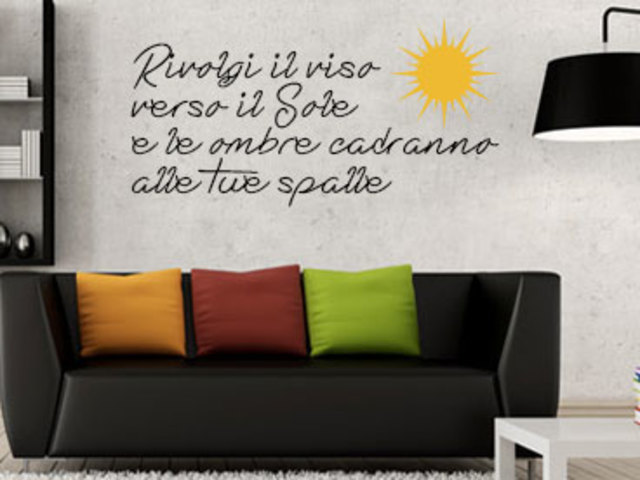 Rivolgi il viso verso il sole e le ombre andranno alle tue spalle.