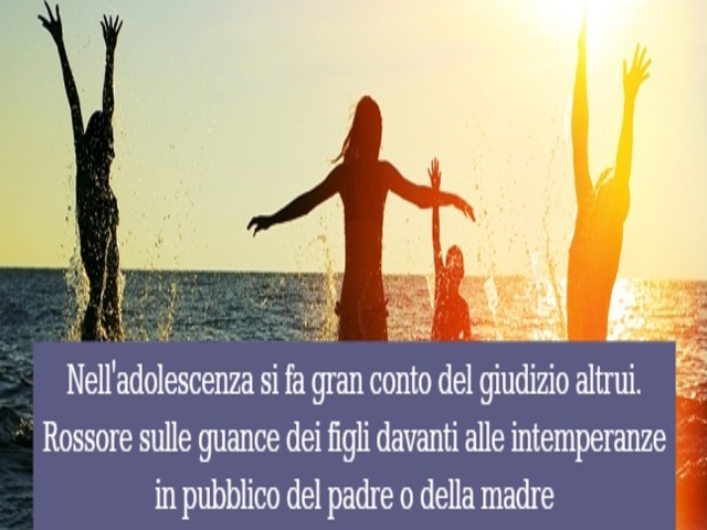 Nell'adolescenza si fa gran conto del giudizio altrui. Rossore sulle guance dei figli davanti alle intemperanze in pubblico del padre o della madre.