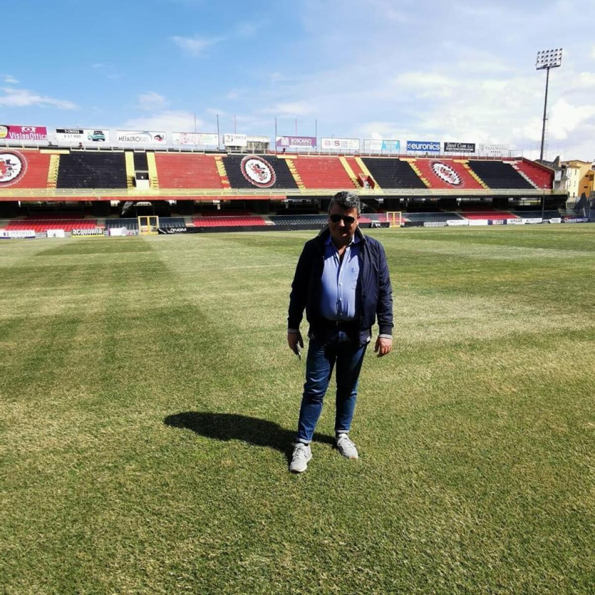 TELEFOGGIA – Offerta ufficiale di Pellino - Gianluca Pellino sul prato dello Zaccheria. Profilo Facebook Pellino