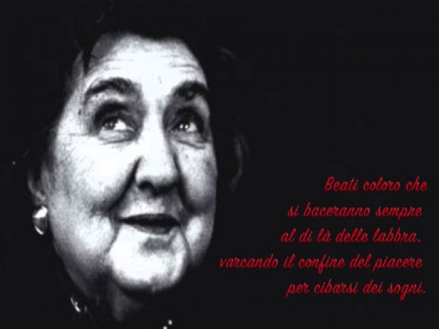 Beati coloro che si baceranno sempre al di là delle labbra, varcando il confine del piacere per cibarsi dei sogni.
