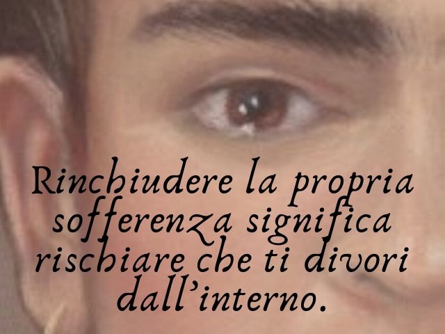 Rinchiudere la propria sofferenza significa rischiare che ti divori dall'interno.(Frida Kahlo)