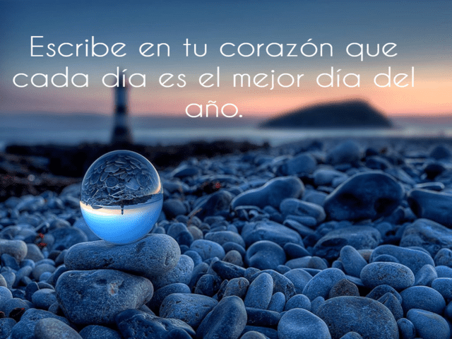 Escribe en tu corazón que cada día es el mejor día del año.(Scrivi nel tuo cuore che ogni giorno sia il migliore dell’anno).