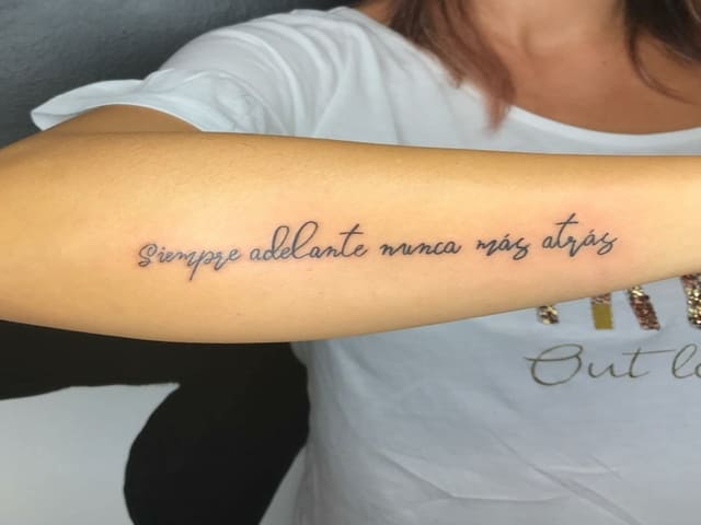 Siempre adelante nunca más atrás.(Sempre avanti mai indietro)
