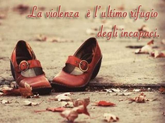 La violenza è l'ultimo rifugio degli incapaci.